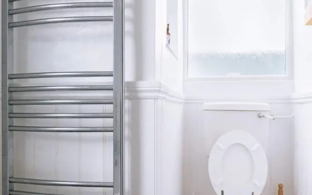 Inviting 1BD Flat - 20 Mins to Brighton Beach!