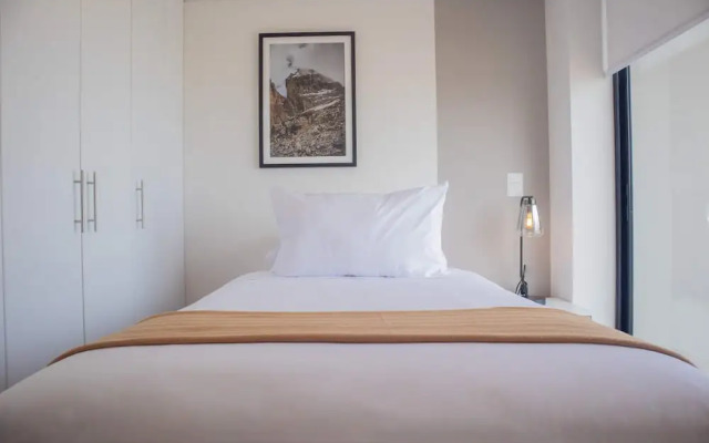 w Beautiful 3BR w Balcony in San Isidro