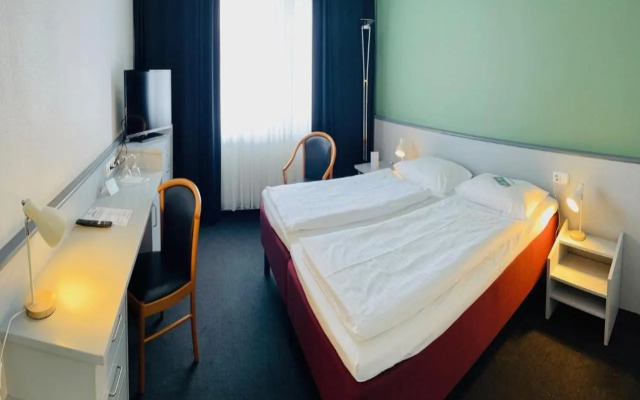 Good Morning + Bad Oldesloe Hotel
