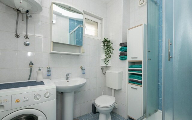 Stunning Apartment in Makarska With Wifi and 1 Bedrooms