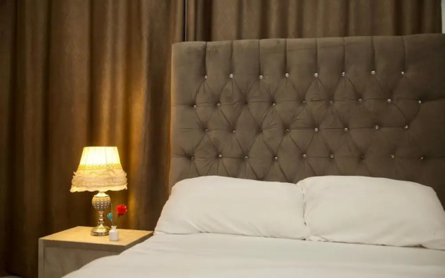 AJ'S Hotel & Suites