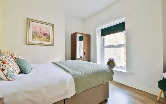 Neath Valley Family Haven Near Waterfalls