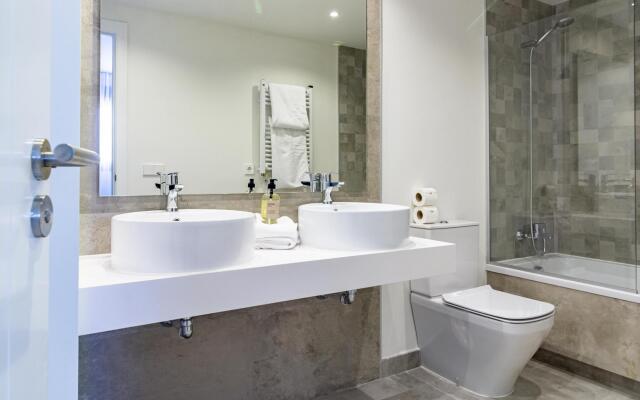 INF3- Luxury apartment close to all amenities.