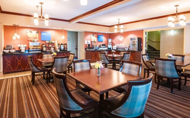 Comfort Inn & Suites North East