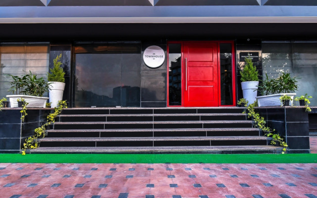 OYO Townhouse 051 Lal Kothi