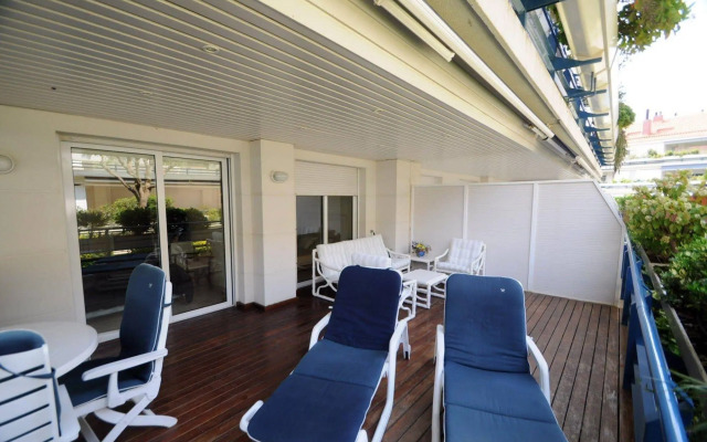 Luxury Apartment with Swimming Pool