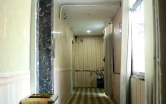 Linquan Qianxi Business Hotel