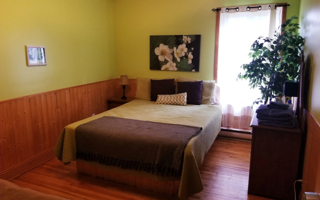 Auberge Le P'tit Bonheur - Hostel