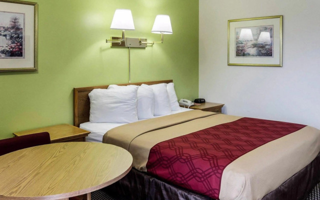 Econo Lodge University