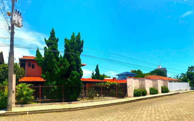 Casa com Piscina em Penha - Beto Carrero