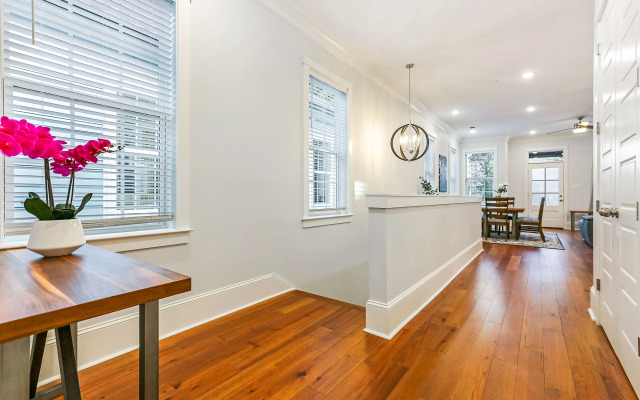 Spacious 5 BR Retreat with Pool - Near It All