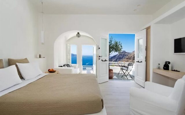 Porto Fira Suites