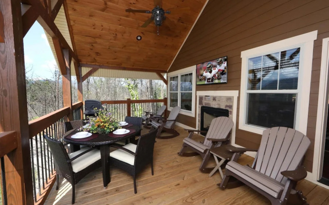 Above It All - Four Bedroom Cabin