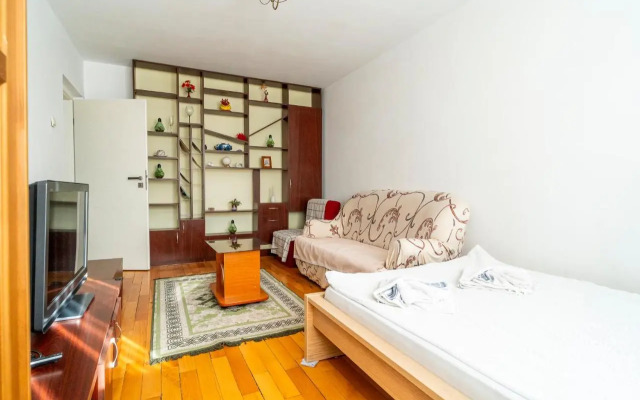 Rustic & Spacious 3br Apartment