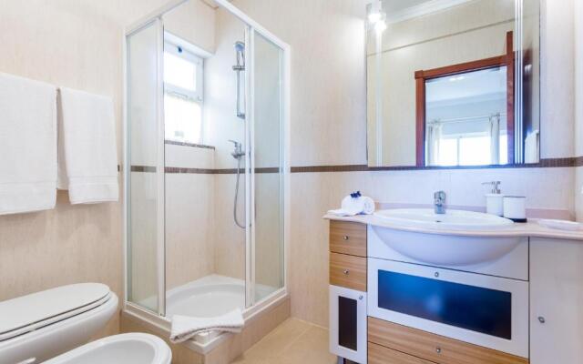 CoolHouses Algarve Luz, 5 bed villa & pool, Casa N