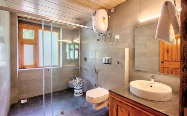 8fold by Larisa, Jibhi