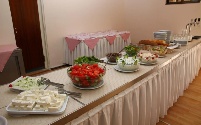 Triton Garden Hotel