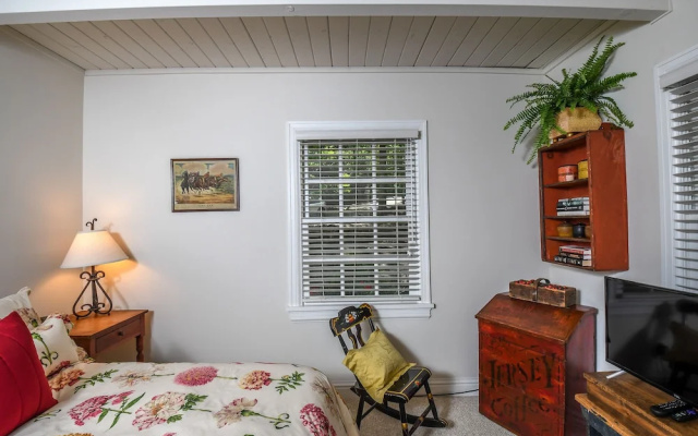 Quiet Retreat 4 Bedroom House