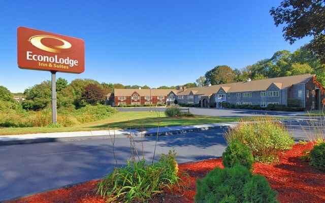 Econo Lodge Inn & Suites Groton