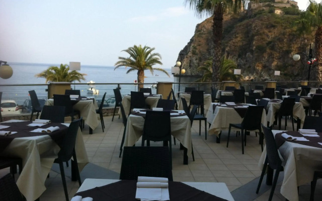 EliHotel