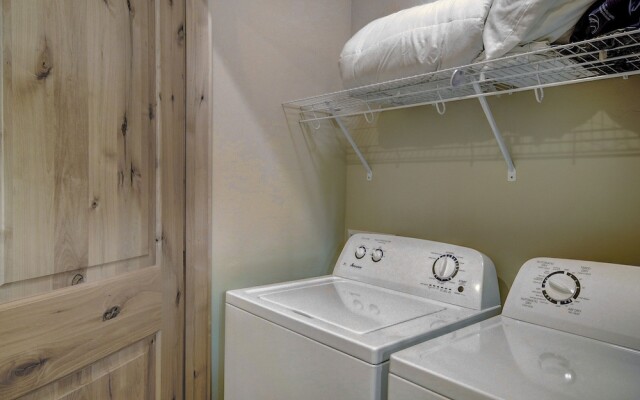 Maggie Point 3 Bedroom Townhouse by RedAwning