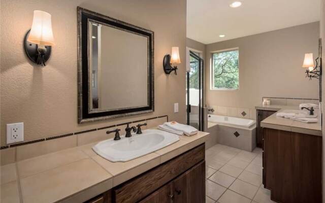 Eagles Rest - Four Bedroom Cabin