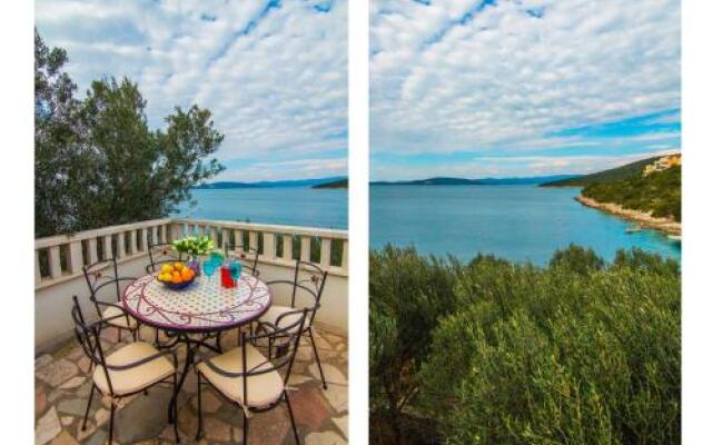 Villa Jadranka with pool and private beach
