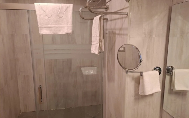 Eyana Hotel