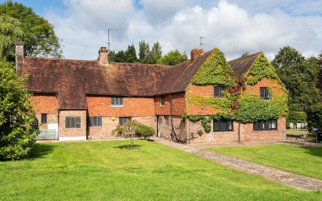Country Home with Tennis Court & Hot Tub