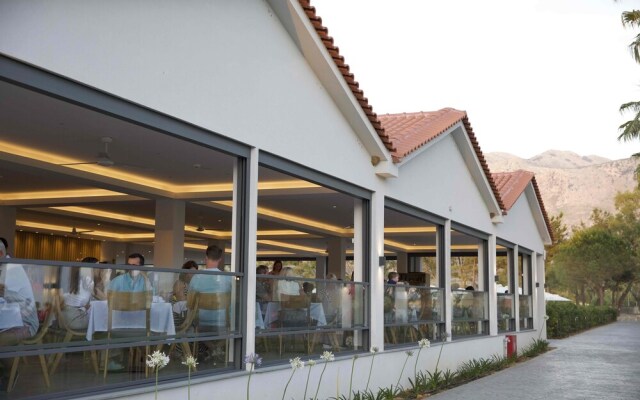 Paleros Beach Resort