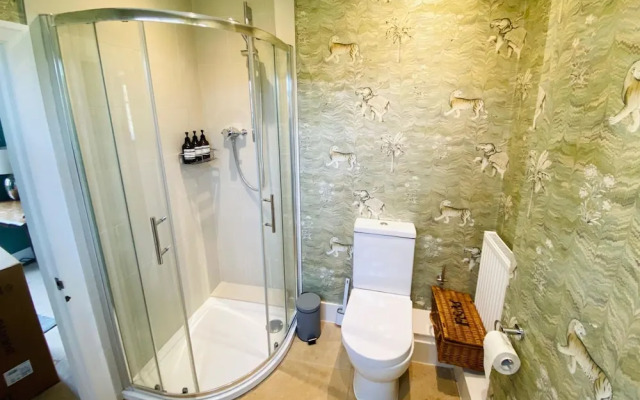 Stunning 6-bed Country House With Heated Pool