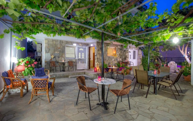 Famelia Studios Lampiris