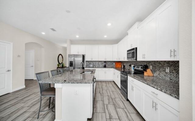 4710kings 6 Bedroom Villa by RedAwning