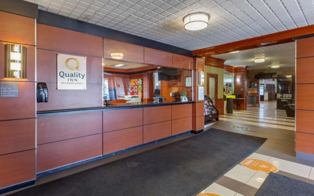Econo Lodge Inn & Suites Toronto Airport