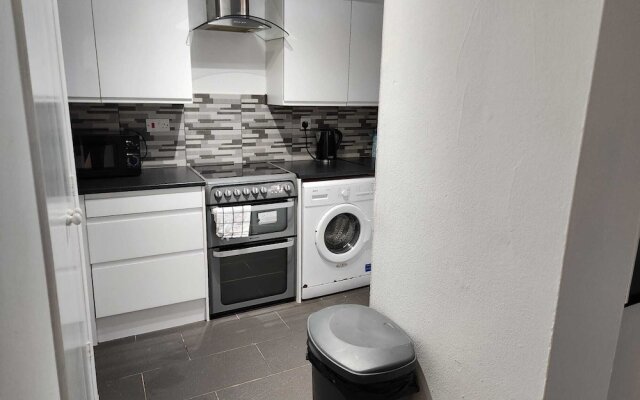 Grays Apartment With City Views Lakeside Shopping