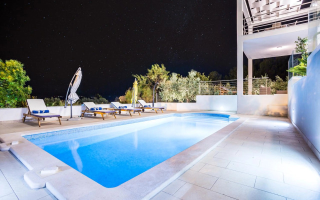 Villa Bol Brac save 15 percent on Split-villas com