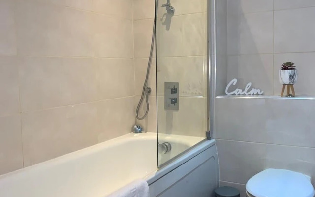 Unique & Stylish 2 Bed Apartment