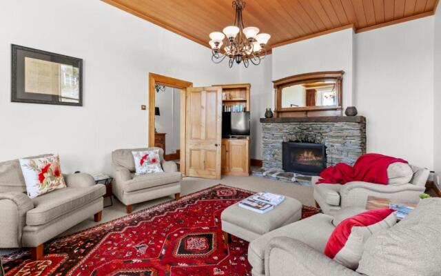 Historic Stonehouse & Alley Cottage - Sleeps 14 with spa pool – Guest Rooms – Queenstown