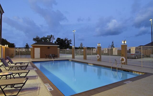 Holiday Inn Express & Suites Houston East - Baytown by IHG