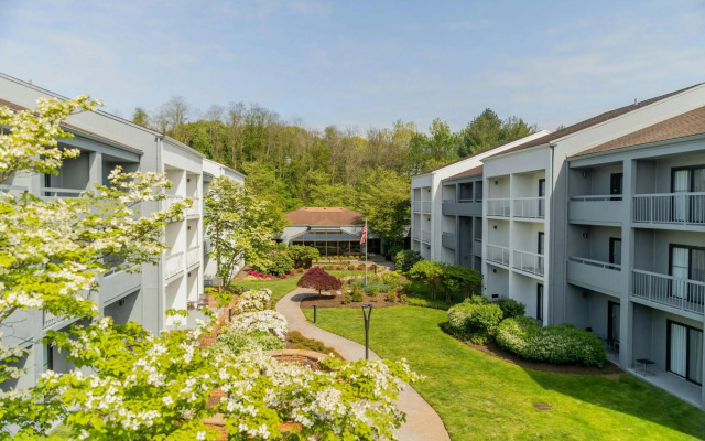 Courtyard by Marriott Lincroft Red Bank