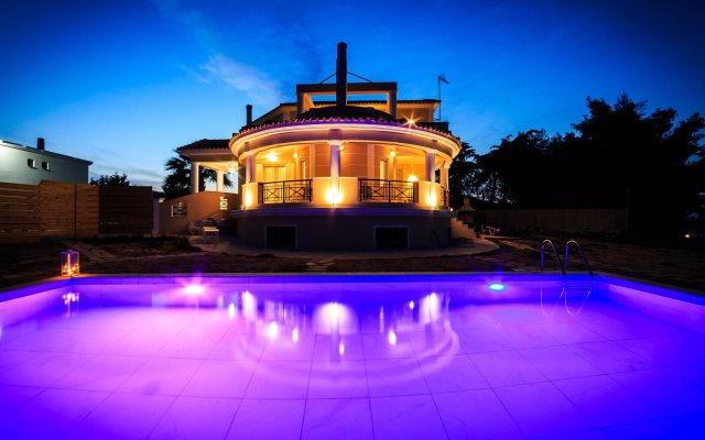Grand Villa on top of a Hill With Private Pool