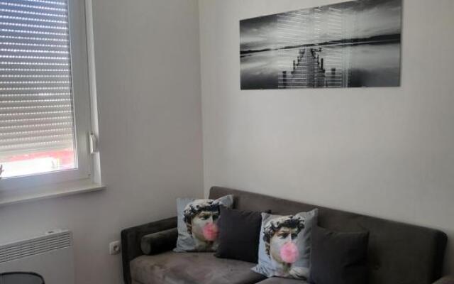 Studio 8