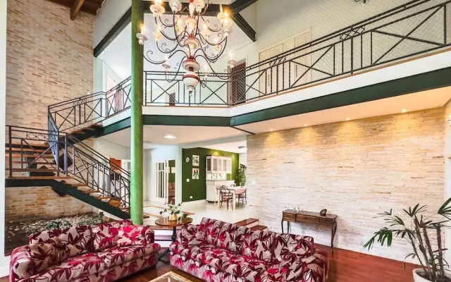 Casa Alto Padrão na Granja Viana - Cond. Fechado