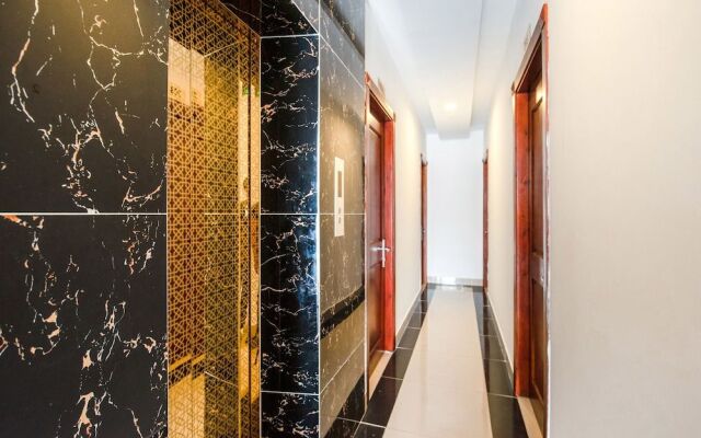 OYO 471 White 1 Hotel