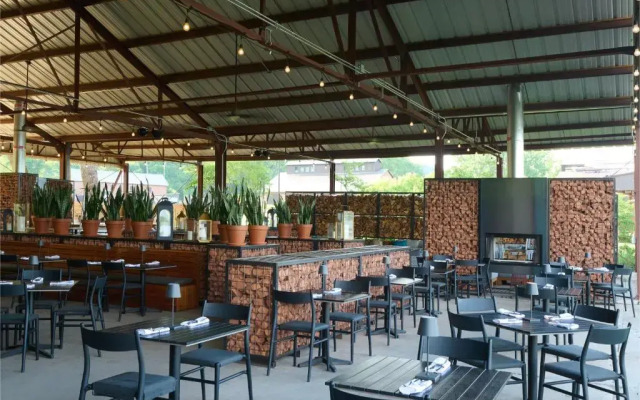 Hutton Brickyards Riverfront Hotel + Venue