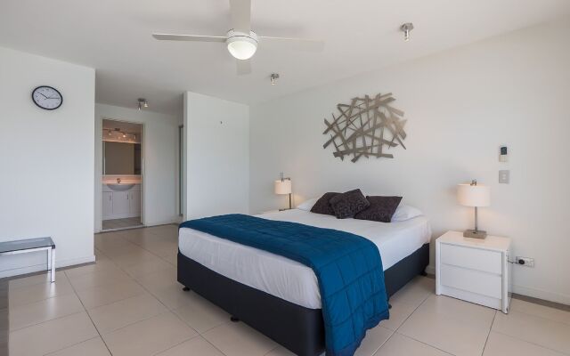 Pacific Plaza Apartments