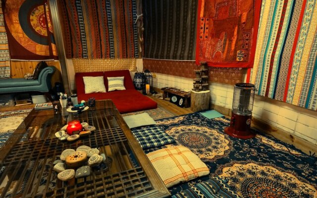 Linker Party House - Hostel