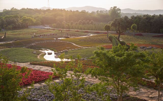 Seclusion Scenery of Tangquan Hotspring