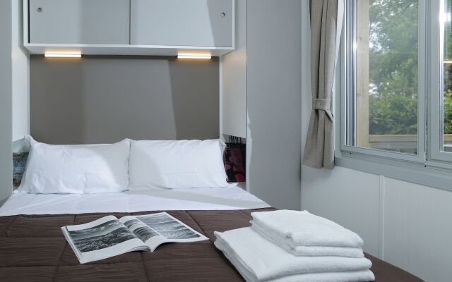 Hu Park Albatros Village