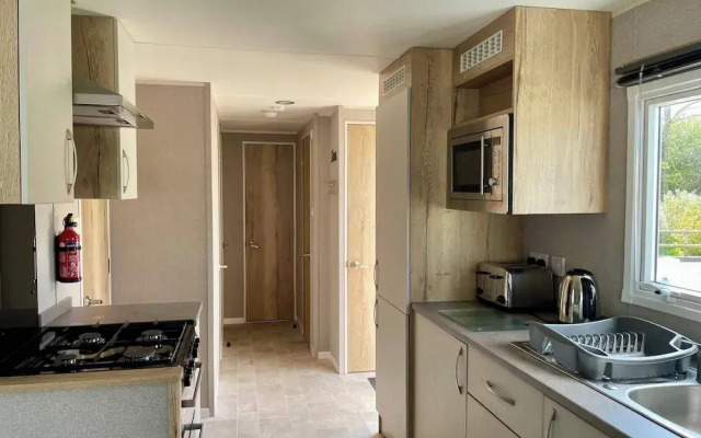 Cosy 3 Bedroom Caravan in South Cerney
